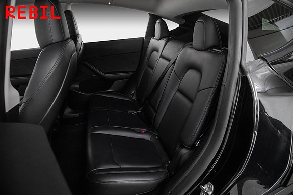 Tesla Model Y 10 of 27