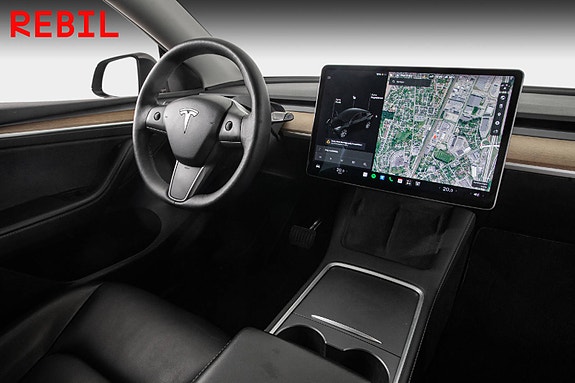 Tesla Model Y 14 of 27
