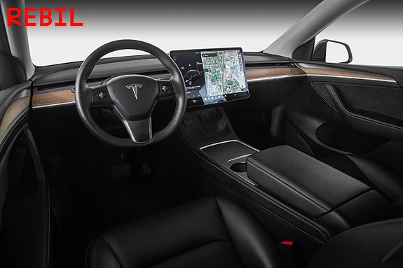 Tesla Model Y 9 of 27