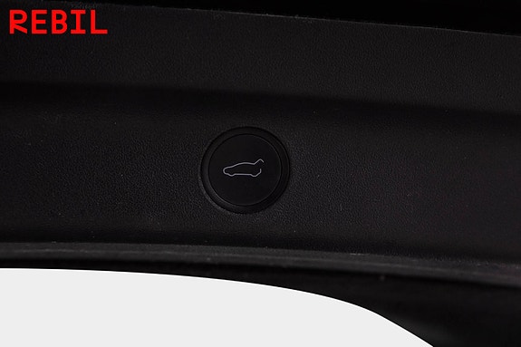 Tesla Model Y 26 of 27