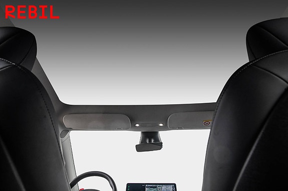 Tesla Model Y 22 of 27