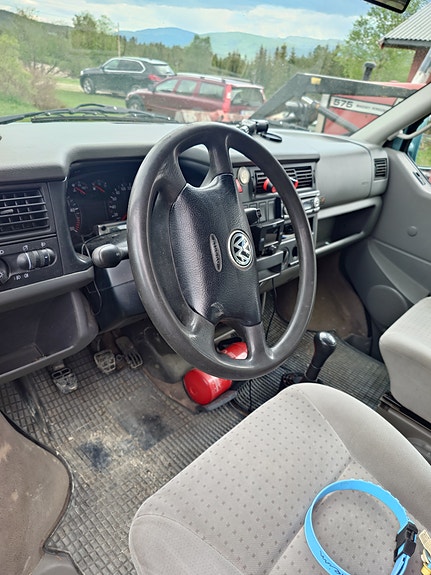 Volkswagen Caravelle 8 of 11