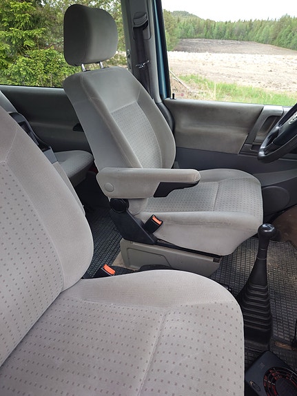 Volkswagen Caravelle 6 of 11