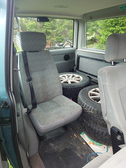 Volkswagen Caravelle 5 of 11