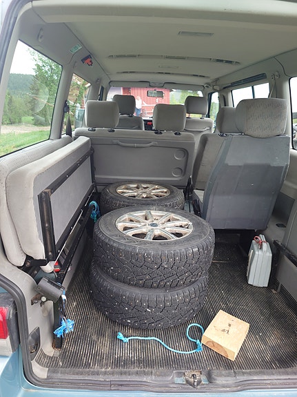 Volkswagen Caravelle 2 of 11