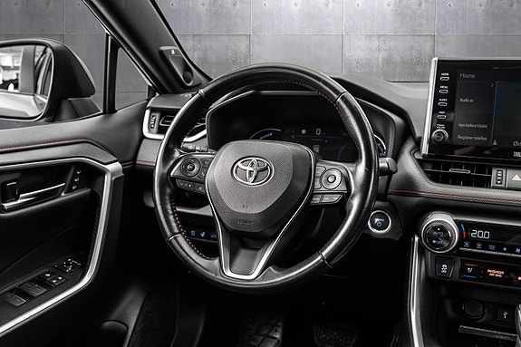 Toyota RAV4 14 of 30