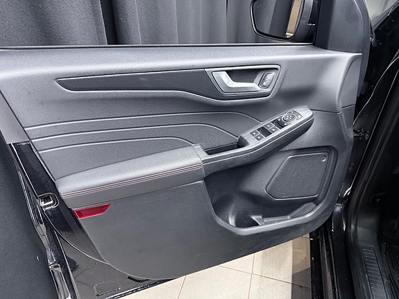 Ford Kuga 14 of 30