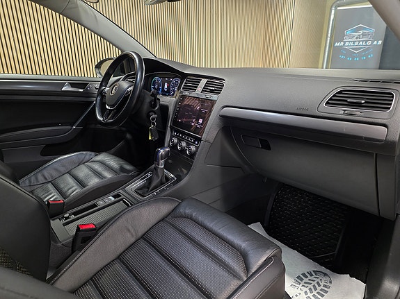 Volkswagen e-Golf VII 23 of 30