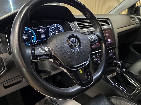Volkswagen e-Golf VII 13 of 30