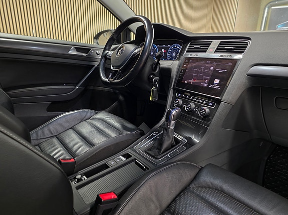 Volkswagen e-Golf VII 24 of 30