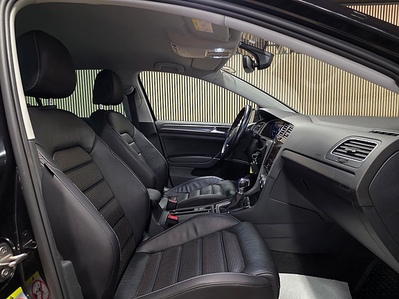 Volkswagen e-Golf VII 21 of 30