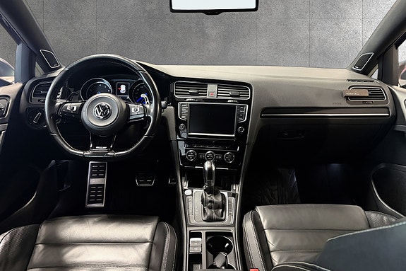 Volkswagen Golf VII 14 of 30