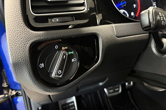 Volkswagen Golf VII 25 of 30