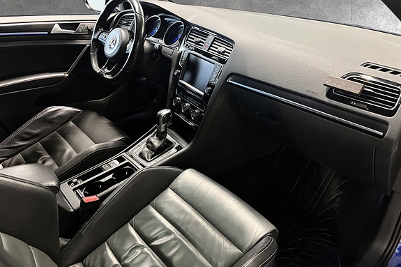 Volkswagen Golf VII 16 of 30