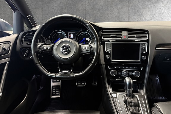 Volkswagen Golf VII 12 of 30