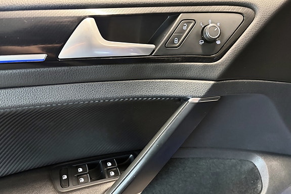 Volkswagen Golf VII 24 of 30