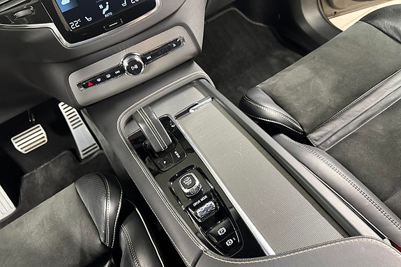 Volvo XC90 8 of 30