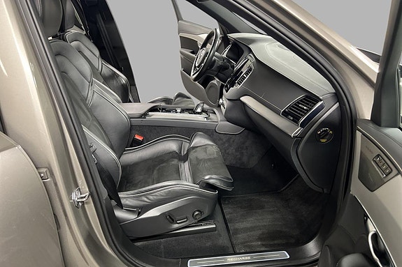 Volvo XC90 18 of 30