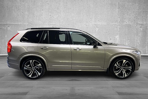 Volvo XC90 30 of 30