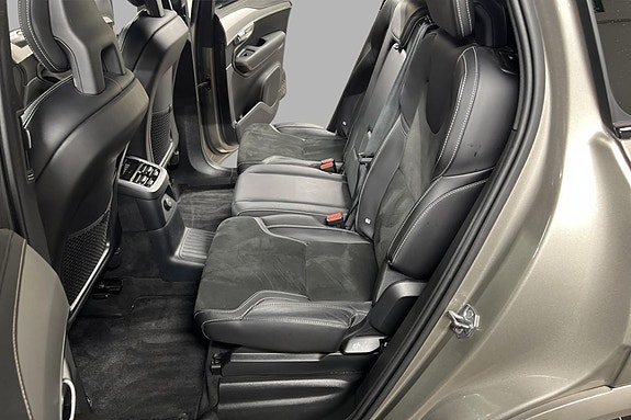 Volvo XC90 11 of 30