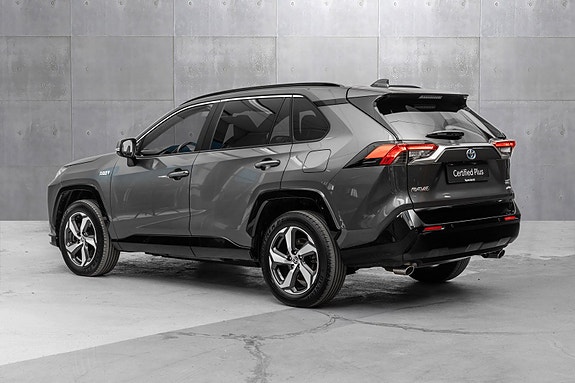 Toyota RAV4 3 of 25