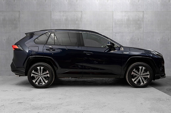 Toyota RAV4 6 of 24