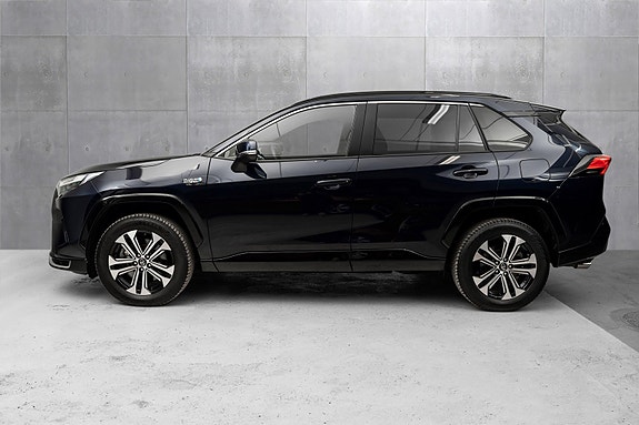 Toyota RAV4 2 of 24