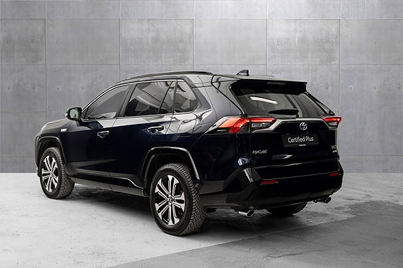 Toyota RAV4 3 of 24