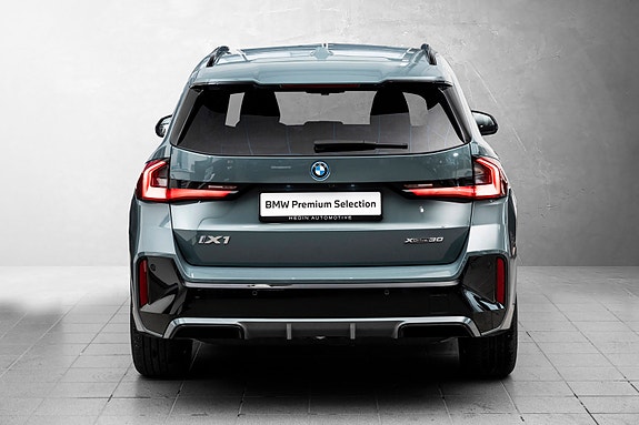 BMW iX1 7 of 30