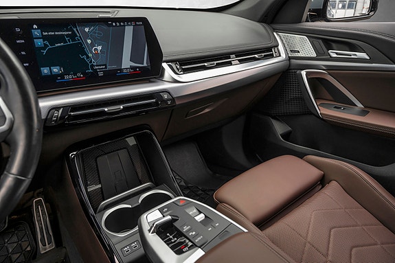 BMW iX1 18 of 30