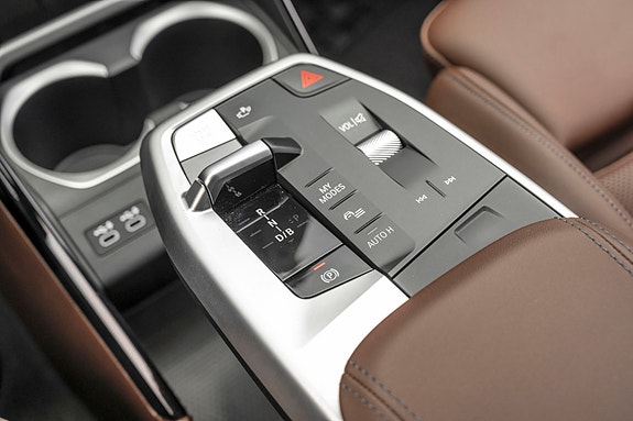 BMW iX1 19 of 30