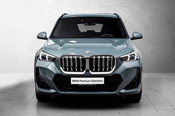 BMW iX1 3 of 30