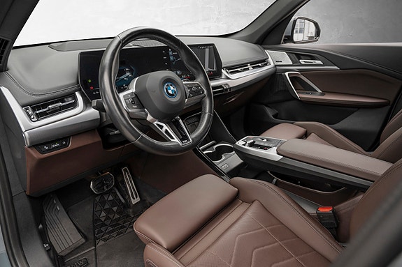 BMW iX1 14 of 30