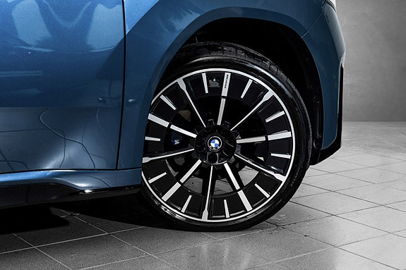 BMW iX3 10 of 30