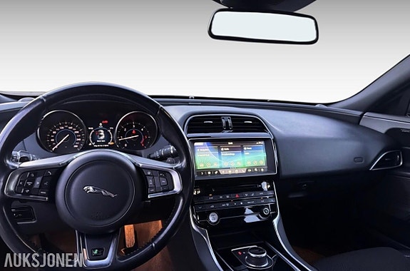 Jaguar XE 12 of 20