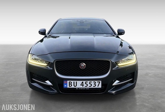 Jaguar XE 2 of 20