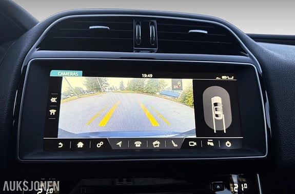 Jaguar XE 16 of 20