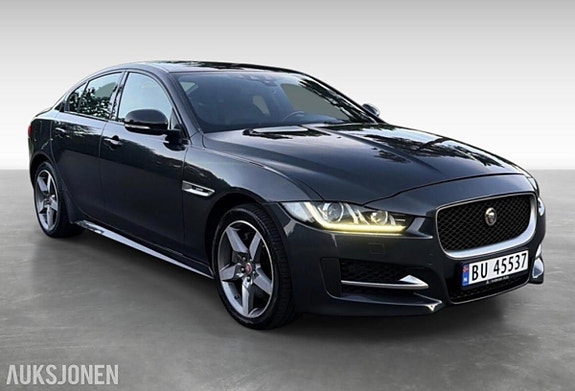 Jaguar XE 3 of 20