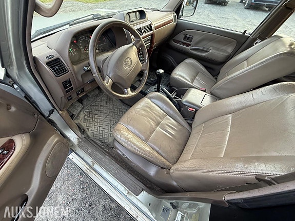 Toyota Land Cruiser 9 of 20