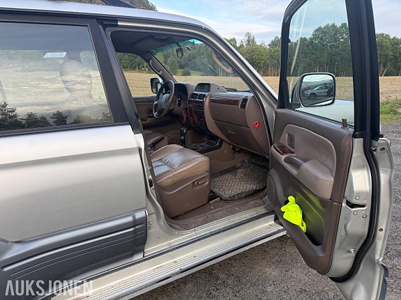 Toyota Land Cruiser 12 of 20