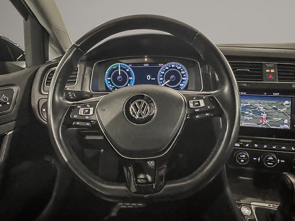 Volkswagen e-Golf VII 13 of 27