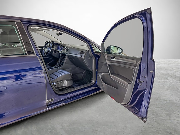 Volkswagen e-Golf VII 17 of 27
