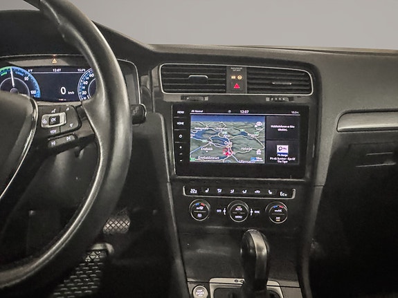 Volkswagen e-Golf VII 15 of 27