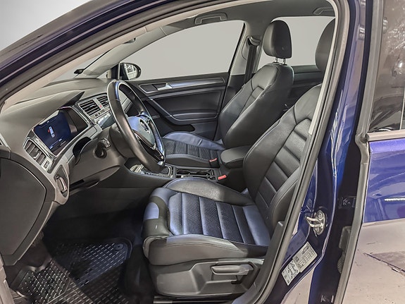 Volkswagen e-Golf VII 11 of 27