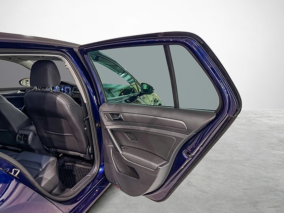 Volkswagen e-Golf VII 18 of 27