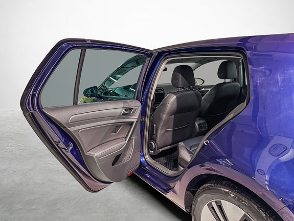 Volkswagen e-Golf VII 21 of 27