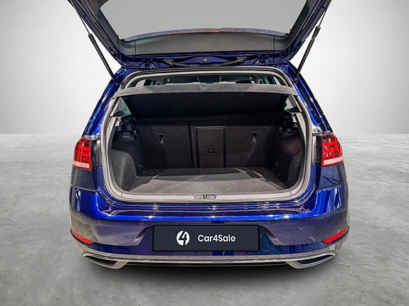 Volkswagen e-Golf VII 23 of 27