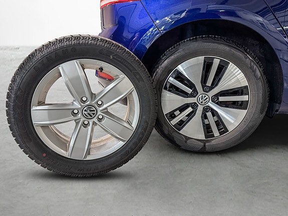 Volkswagen e-Golf VII 24 of 27