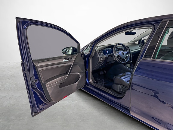 Volkswagen e-Golf VII 10 of 27