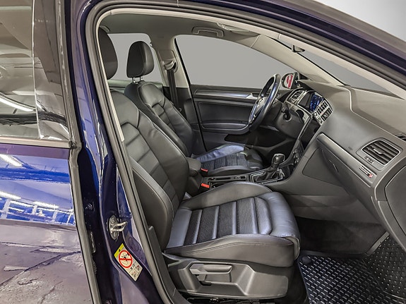 Volkswagen e-Golf VII 16 of 27